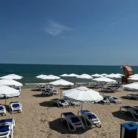 Apartament Modern Beachfront With Pool *