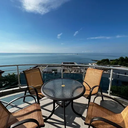 Modern Beachfront With Pool Apartamento Ravda