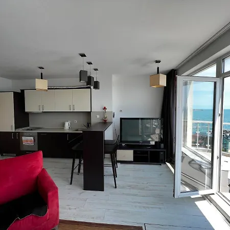 Modern Beachfront With Pool Apartamento