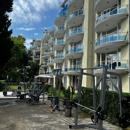 Apartament Modern Beachfront With Pool *